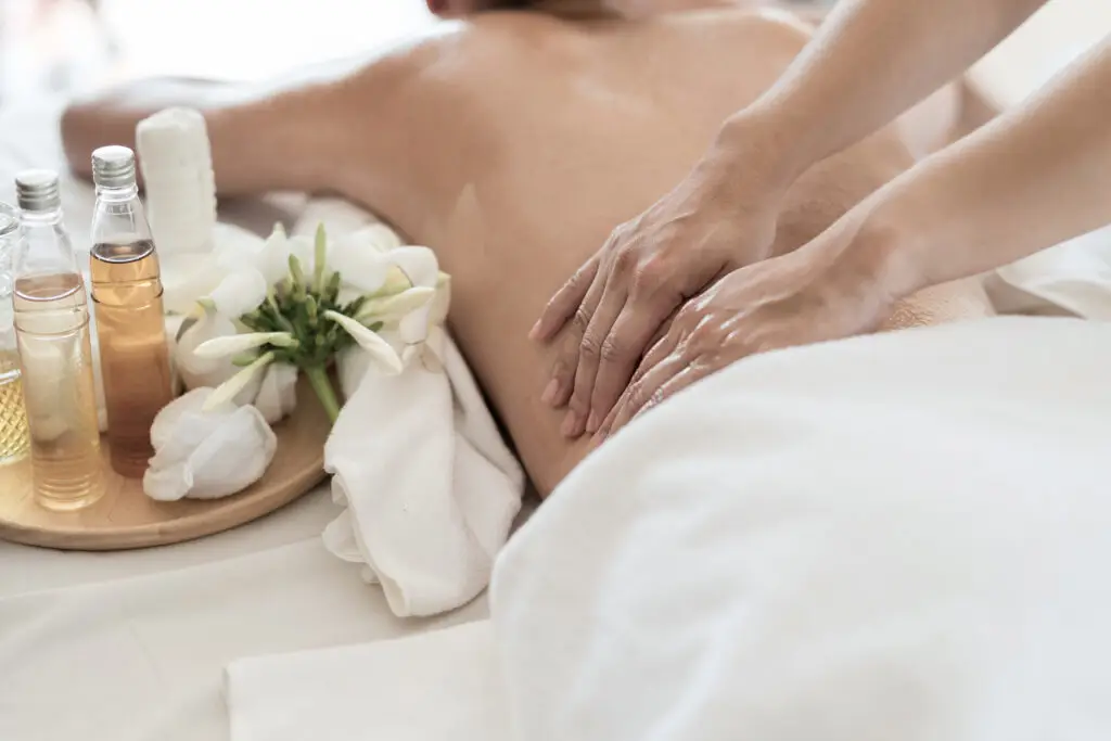 Life Time Massage mit wertvollen Massageölen